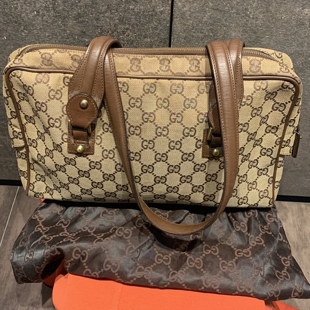 Heavily used Authentic Vintage Gucci Bag - Picture 7 of 10
